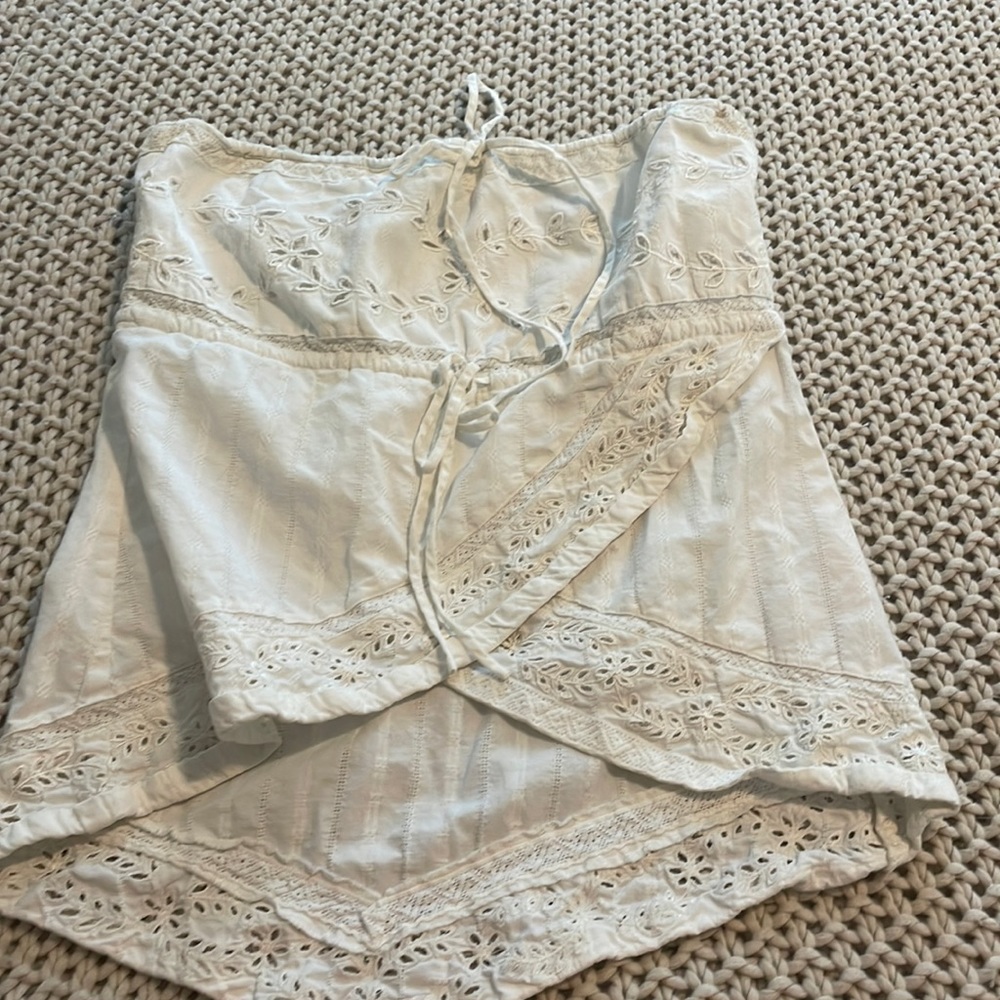 Sleeveless crop top with embroidered design, bone white color blouse